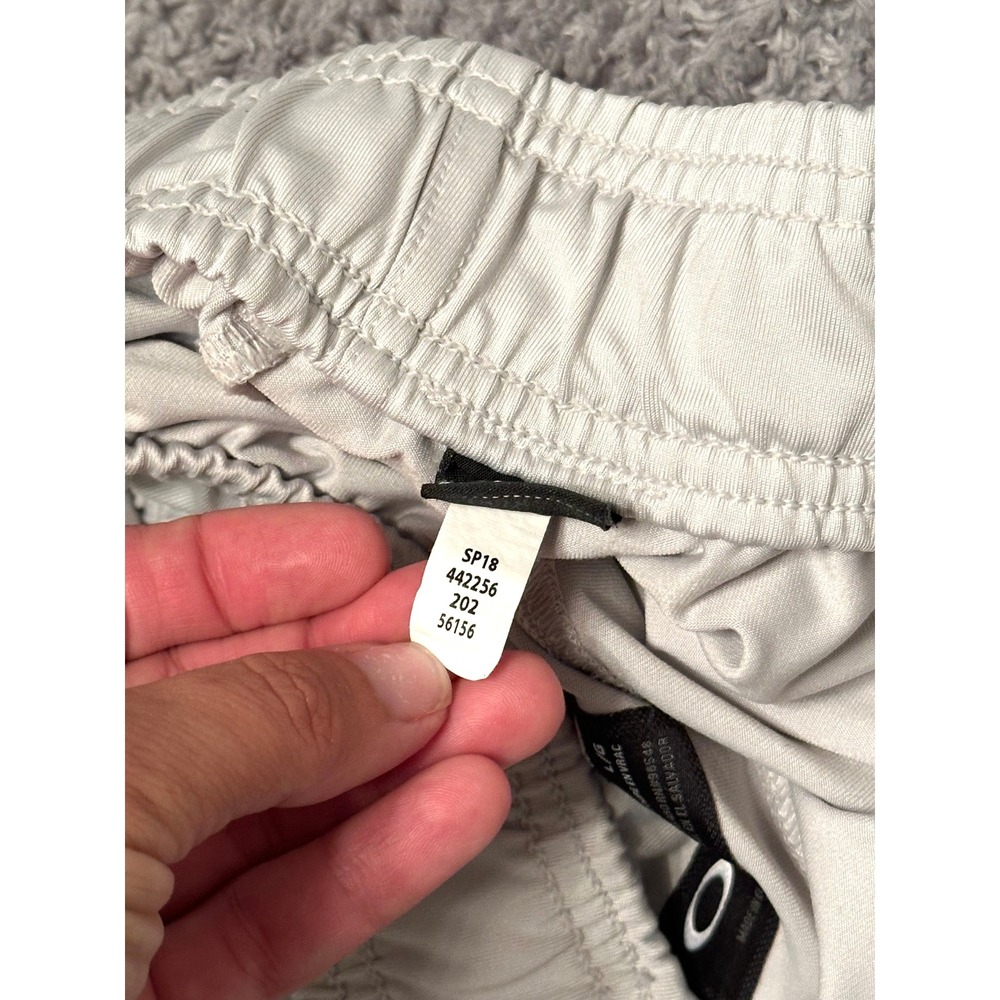 Oakley Foundational 7"‎ Shorts 3.0 Mens L athletic Lunar Rock moisture wicking - Picture 3 of 6